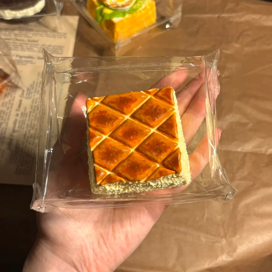 Caramel Grid Cake Squishy - 图片 2